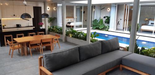 Villa Teejay - architect-designed luxury in perfect Petitenget location, Seminyak