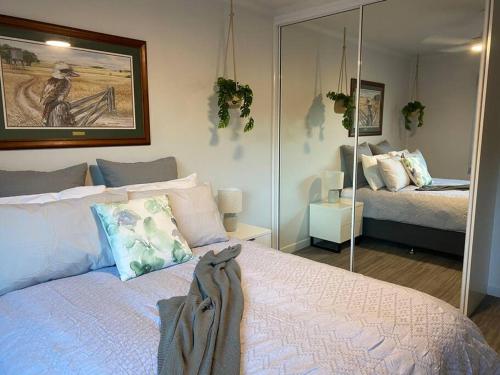 Ocean Breezes with Leafy View with Wi-fi & Netflix