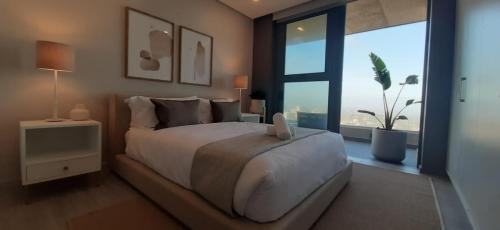 1706 Umhlanga Arch City and Sea Views