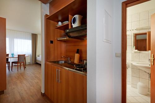 2 twin beds, 1 sofa bed