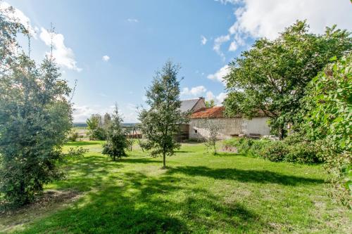 Maison de 3 chambres avec jardin clos et wifi a Assay