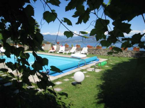 Apartment with 2 bedrooms in Massino Visconti with wonderful lake view shared pool enclosed garden 3 km from the beach - image 7