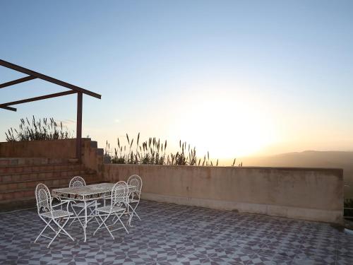 2 bedrooms house with sea view and enclosed garden at Niscemi gîte à louer Ponte Olivo