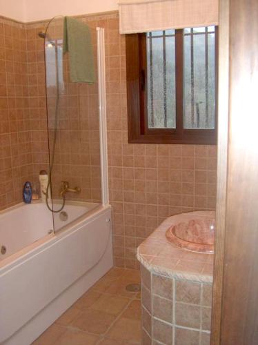 House with 5 bedrooms in Zambra with private pool furnished terrace and WiFi - image 4