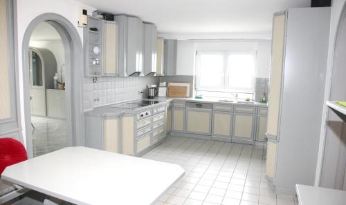 Kitchen, 2 bedrooms appartement with indoor pool enclosed garden and wifi at Sauerlach in Sauerlach