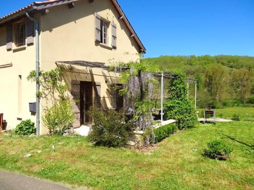 Villa de 4 chambres avec piscine privee jardin amenage et wifi a Leobard