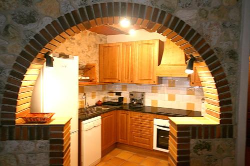  3 bedrooms house with furnished terrace and wifi at Pauls in Paúls