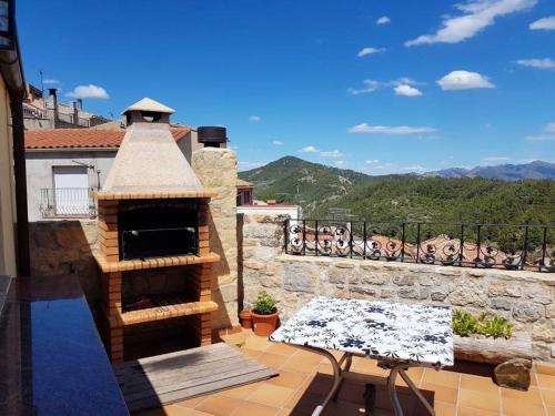  3 bedrooms house with furnished terrace and wifi at Pauls in Paúls