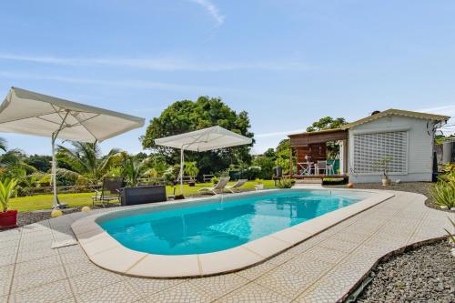 Bungalow d'une chambre avec piscine partagee jardin clos et wifi a Petit Bourg