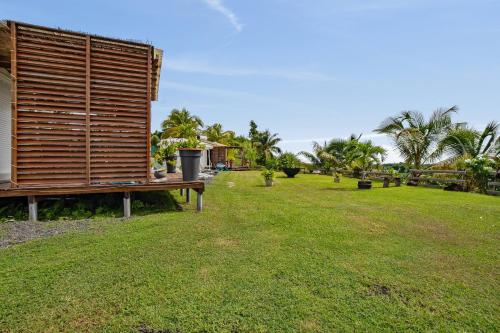 Bungalow d'une chambre avec piscine partagee jardin clos et wifi a Petit Bourg