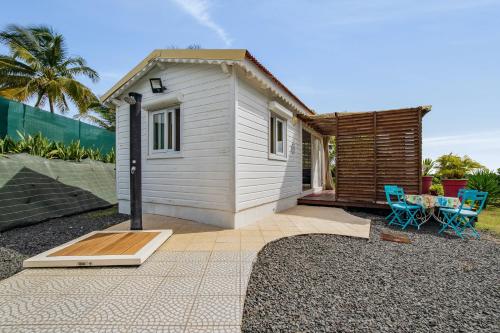 Bungalow d'une chambre avec piscine partagee jardin clos et wifi a Petit Bourg