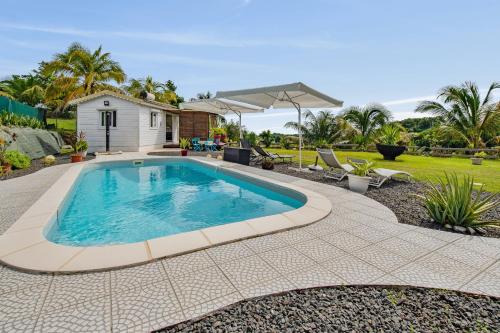 Bungalow d'une chambre avec piscine partagee jardin clos et wifi a Petit Bourg