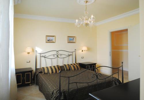 5 bedrooms villa with sea view private pool and enclosed garden at Montelabbate