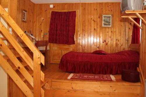 1 double bed, 2 twin beds