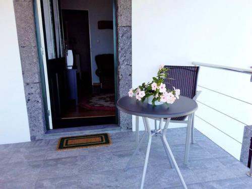 House with 3 bedrooms in Santo Amaro with wonderful sea view furnished garden and WiFi 2 km from the beach - image 13