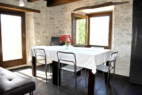  2 bedrooms house with shared pool and wifi at Montalto delle Marche in Montalto delle Marche