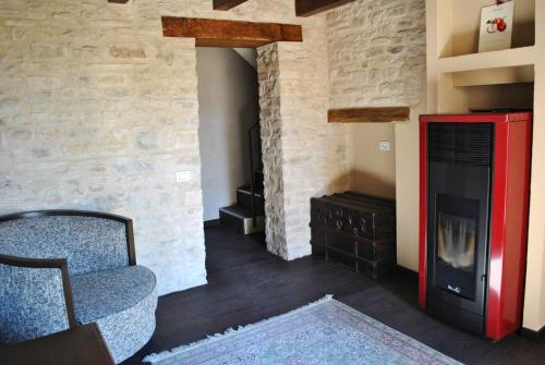 2 bedrooms house with shared pool and wifi at Montalto delle Marche