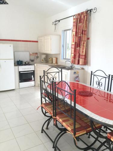 Patogumai, Bright apartment with sea view and garden in Ouoran, 100 m² in Ouoran