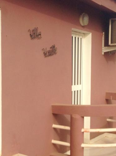 Įėjimas, Bright apartment with sea view and garden in Ouoran, 100 m² in Ouoran