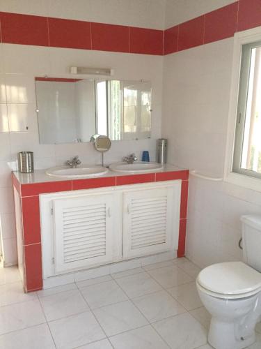 Vonios kambarys, Bright apartment with sea view and garden in Ouoran, 100 m² in Ouoran