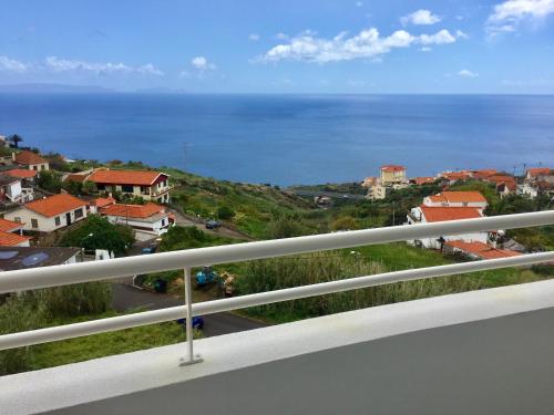  Apartment with 2 bedrooms in Gaula with wonderful sea view balcony and WiFi 2 km from the beach, Unterkunft in Gaula