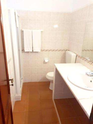 Apartment with 2 bedrooms in Odiaxere with shared pool furnished terrace and WiFi 5 km from the beach - image 2