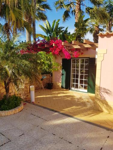 Apartment with 2 bedrooms in Odiaxere with shared pool furnished terrace and WiFi 5 km from the beach - image 4