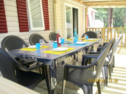 Bungalow de 3 chambres avec piscine partagee et jardin amenage a Saint Julien en Born a 5 km de la plage