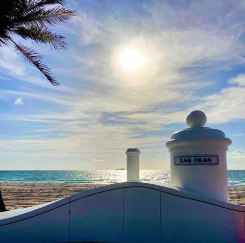1BR C direct on the water shared deck Free kayaks in Fort Lauderdale, USA