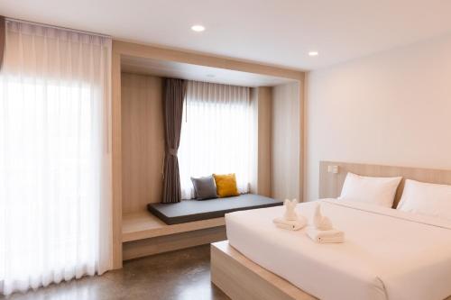 Suite, junior, canal view