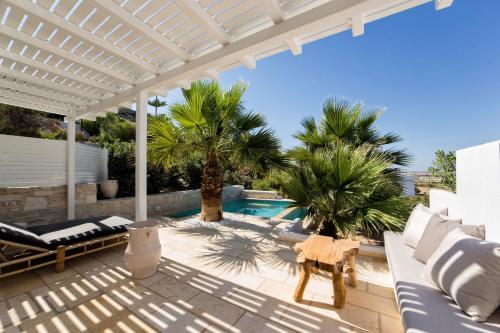 Uima-allas, Anna Platanou Suites in Pounta / Sotires