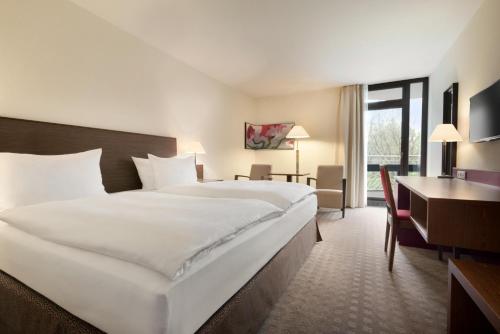 Ramada by Wyndham Nuernberg Parkhotel - image 3