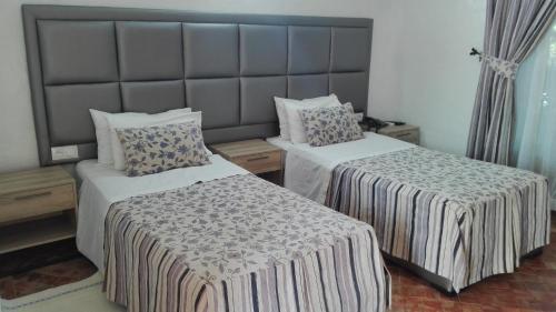 Standard Double or Twin Room image 7