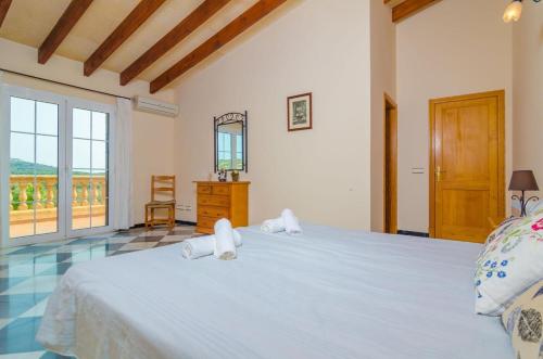  4 bedrooms villa with private pool furnished garden and wifi at Cas Concos des Cavaller in Caʼs Concos