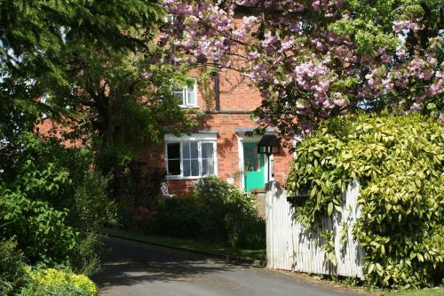 Ingon Bank Farm Bed And Breakfast - image 8