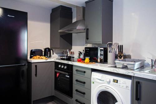 Fabulous Newly Refurbished Apartment - Great Links - Bury