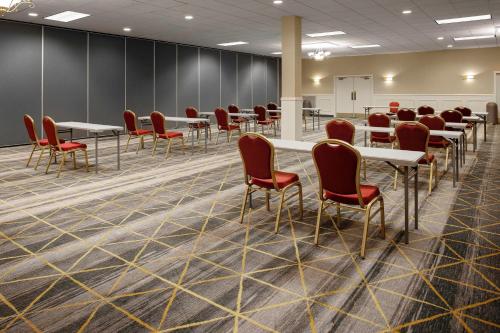 Holiday Inn & Suites Boston Peabody an IHG Hotel - image 13