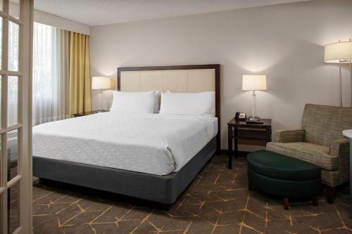 Holiday Inn & Suites Boston Peabody an IHG Hotel - image 9