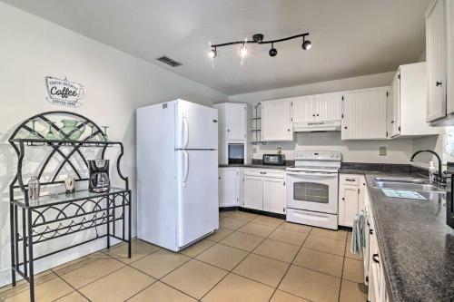 Pet-Friendly Brooksville Cottage w/ Fire Pit! in Brooksville (FL)