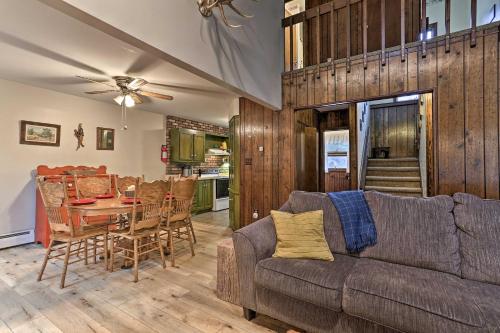 Blakeslee Hideaway with Lake Access 3 Mi to Ski! in Blakeslee, USA