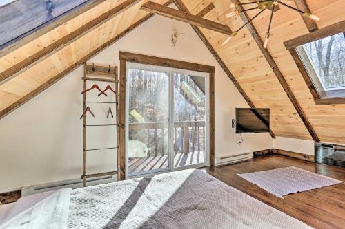 Chic Pocono Lake Cabin with Resort Amenities!