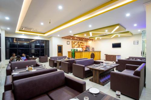 Ресторан, Lumbini Palace Resort in Лумбини