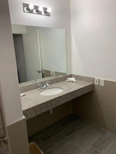 Motel6 Branson, MO - 화장실