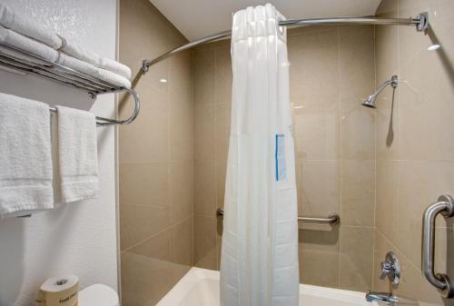 Motel6 Branson, MO - 화장실