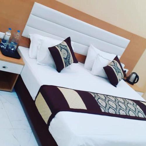 IHS HOTELS