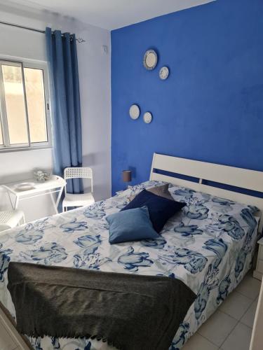 1 double bed, 2 twin beds