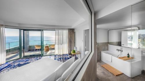 Crowne Plaza Coogee Beach