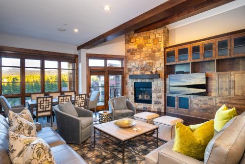 Luxury 3BD Village at Northstar Residence w/ Ski Valet - Northstar Lodge 404 image