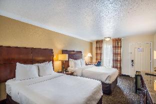 Clarion Inn & Suites Clearwater Central