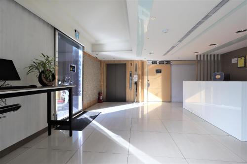 J Hotel17